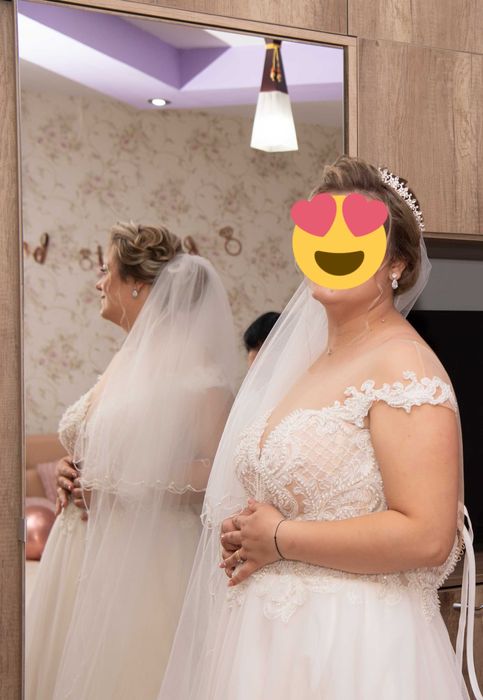 Vând Rochiță de mireasă este inclus voalul și cercul!