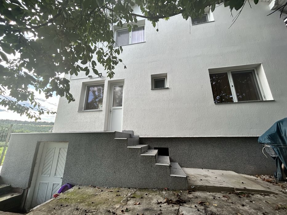 Casă de vânzare în Livezile – confort, spațiu și o proprietate care oferă mai mult decât o locuință