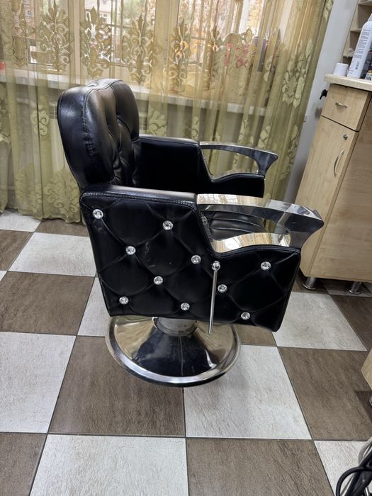 Продается кресло в количестве 5 шт (б/у) в хорошем состоянии.