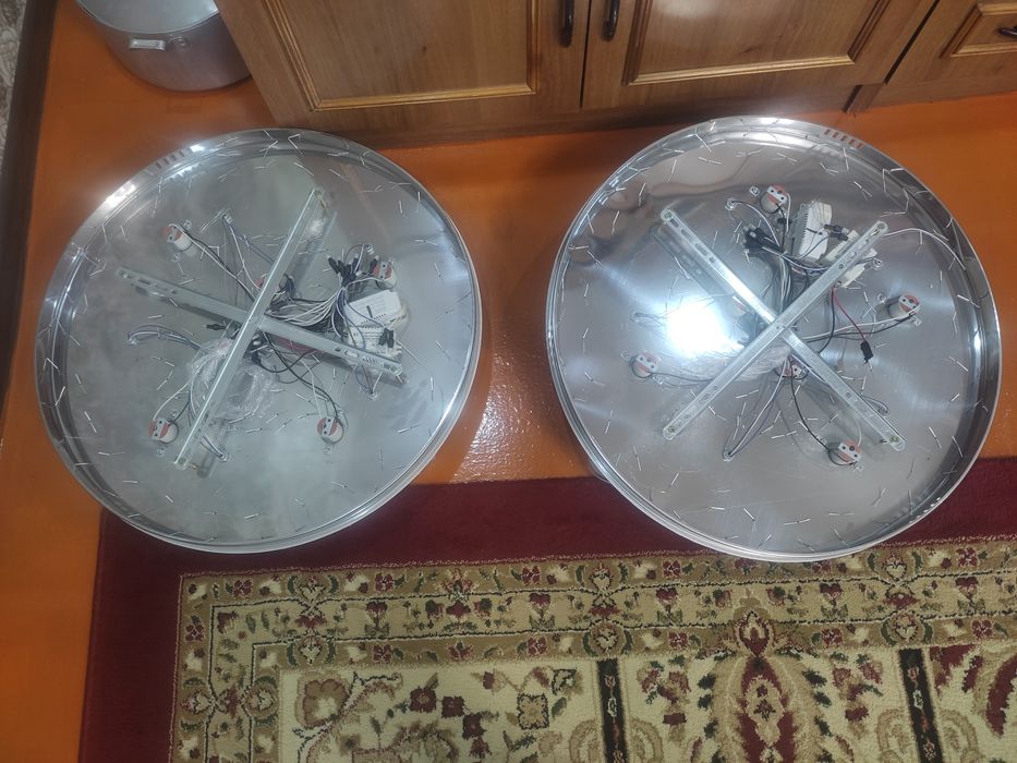 Люстра 3 түрлі цветпен