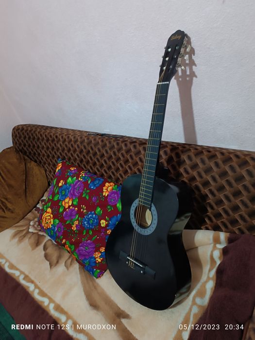 Gitara sotiladi 750000 ming