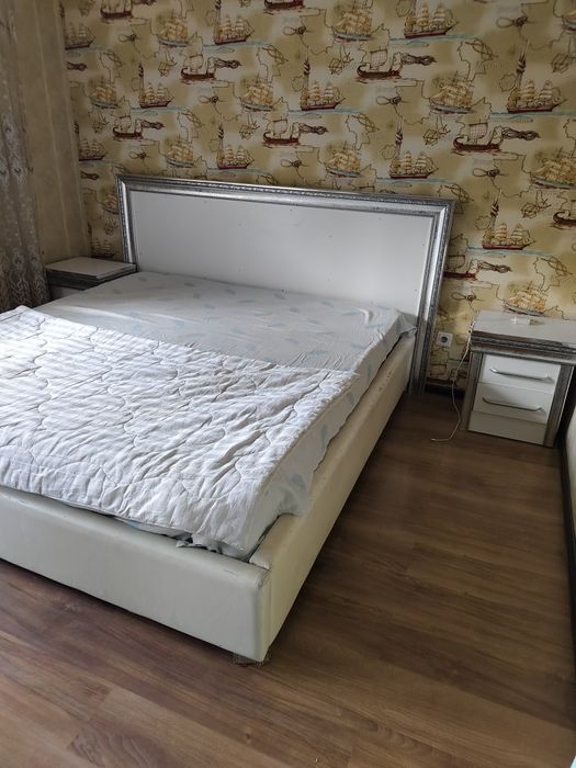 Кровать двухспальные  2шт