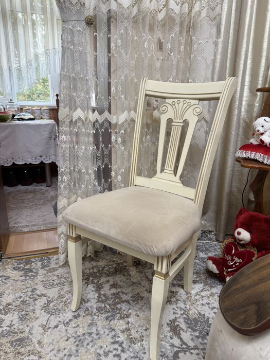 Стуля, бежевего оттенка