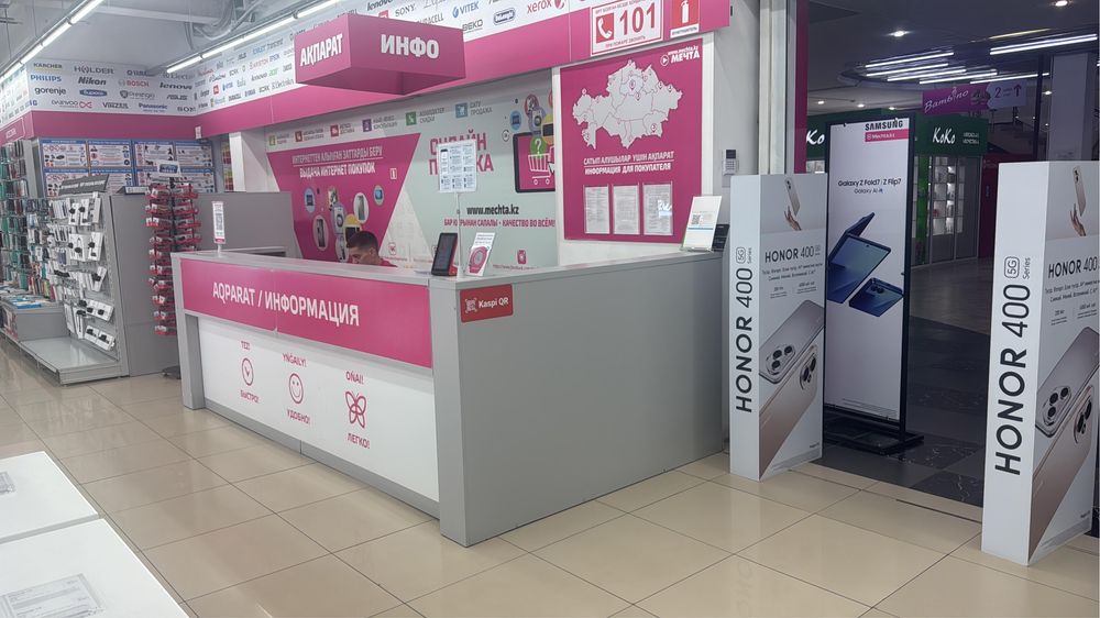 Продам шкафы накопители стол продам все вместе