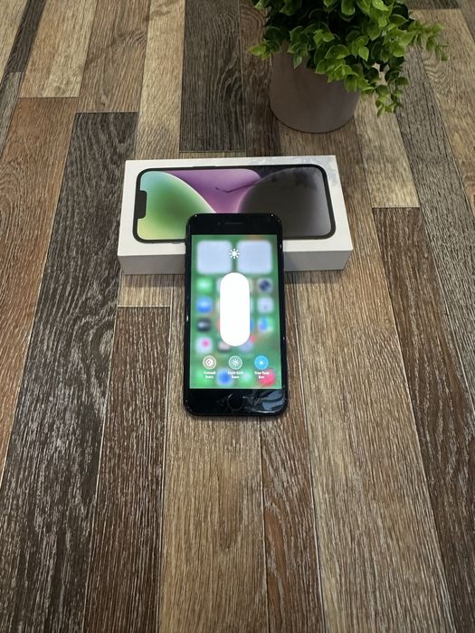 Продам iPhone SE 128GB