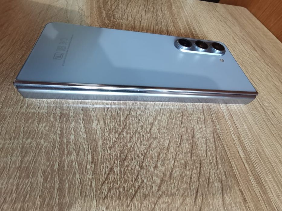 Samsung galaxy Z fold 5 256/12