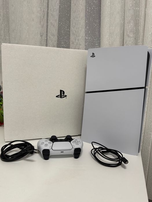 PlayStation 5 1TB в отлично състояние !