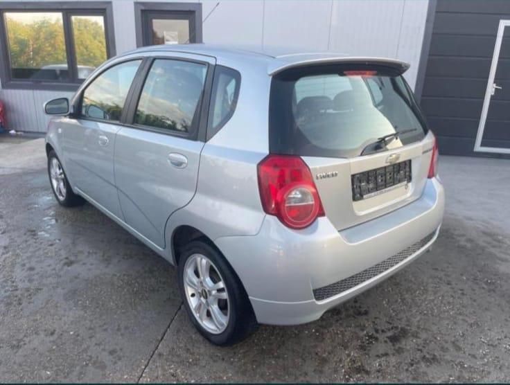 Vând Chevrolet Aveo