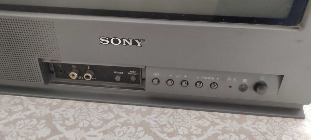 Маленький телевизор  SONY