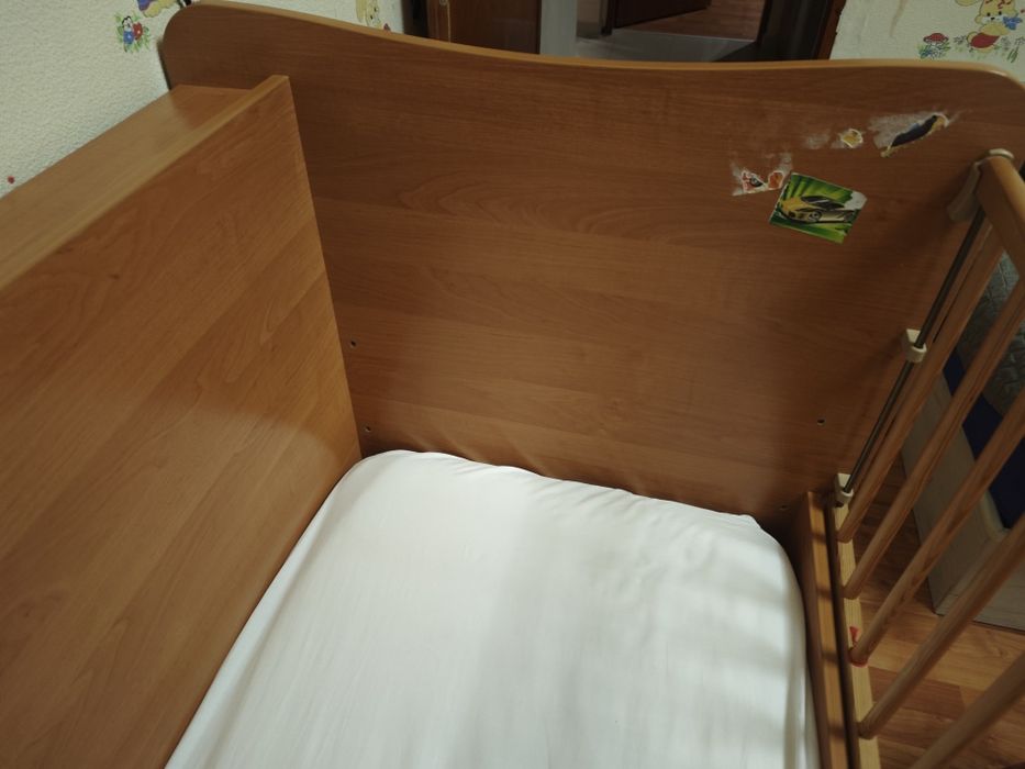 Бебешко  дървено легло