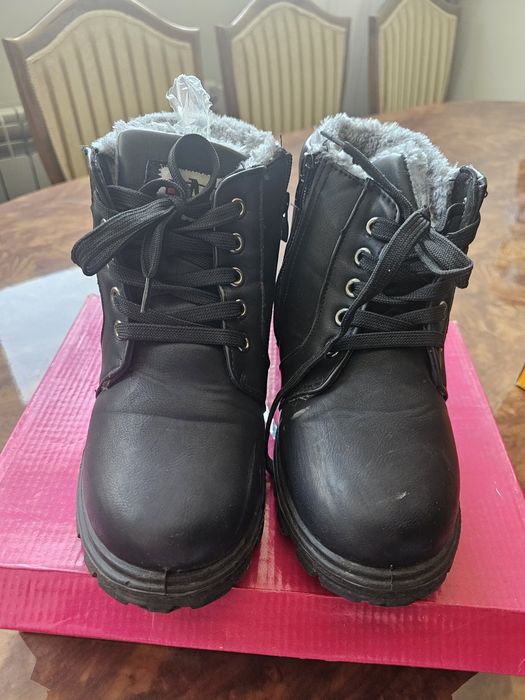 Продам обувь детскую