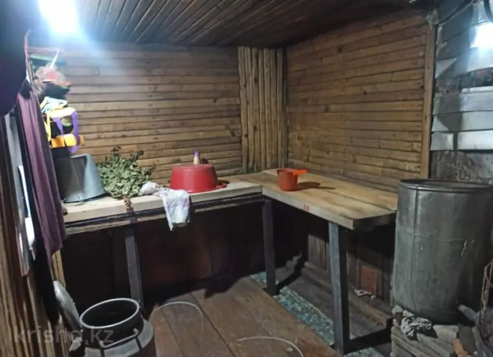 Продам дом в полтора уровня.