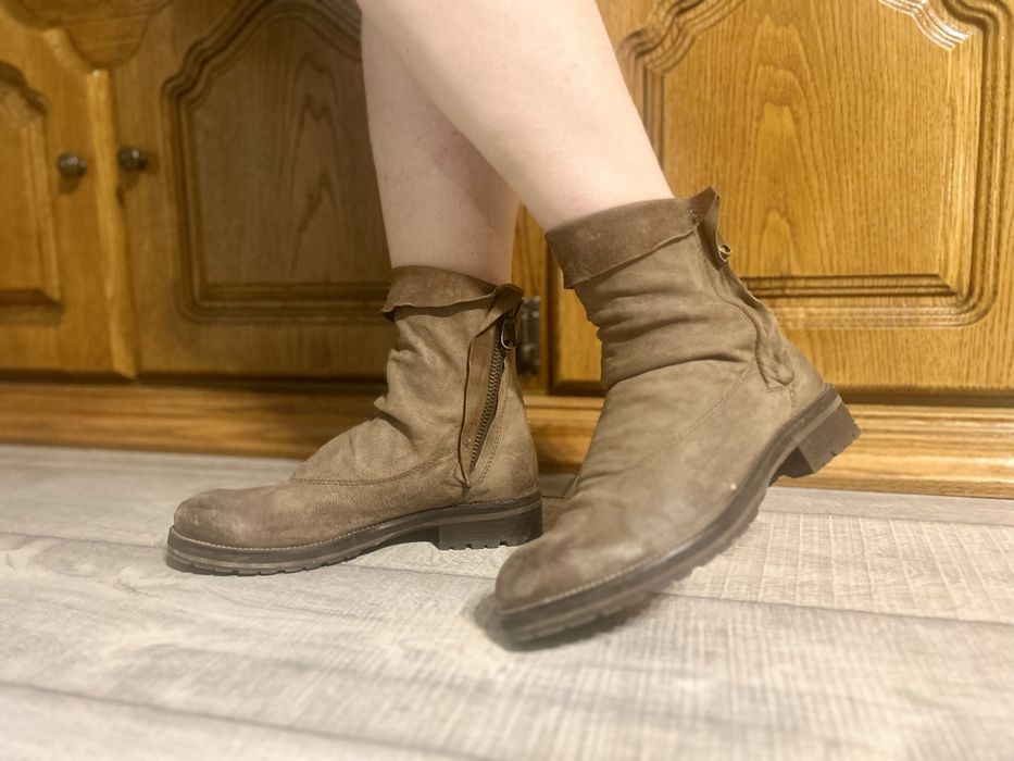 Cizme piele intoarsă