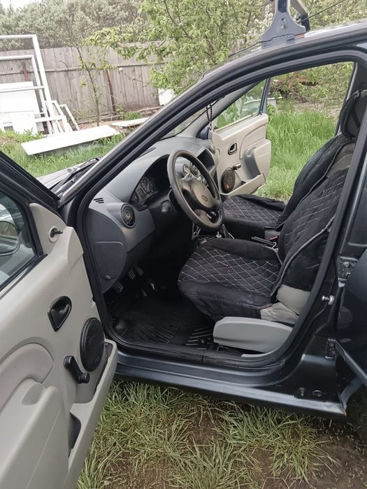 Продам Рено Логан 2007года 1,4 л 8 клапанный