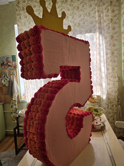 Цифра 5 с короной высотой 125 см