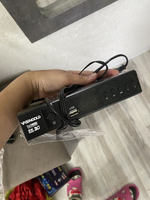 Продам маленький телевизор + цифровая антенна