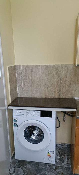 Дава се под наем,  Хале обзаведен