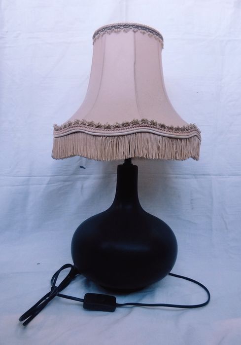 Veioză deosebită din ceramică cu abajur din pânză, pentru colectionari