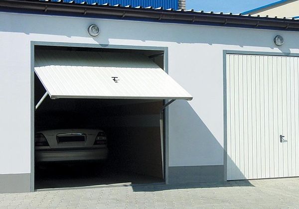 Inchiriez garaj in curte inchisa Bulevardul Vasile milea 33