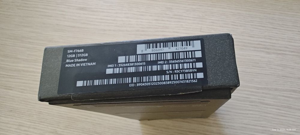 Samsung Z Flip 7 cu 512 Gb stocare