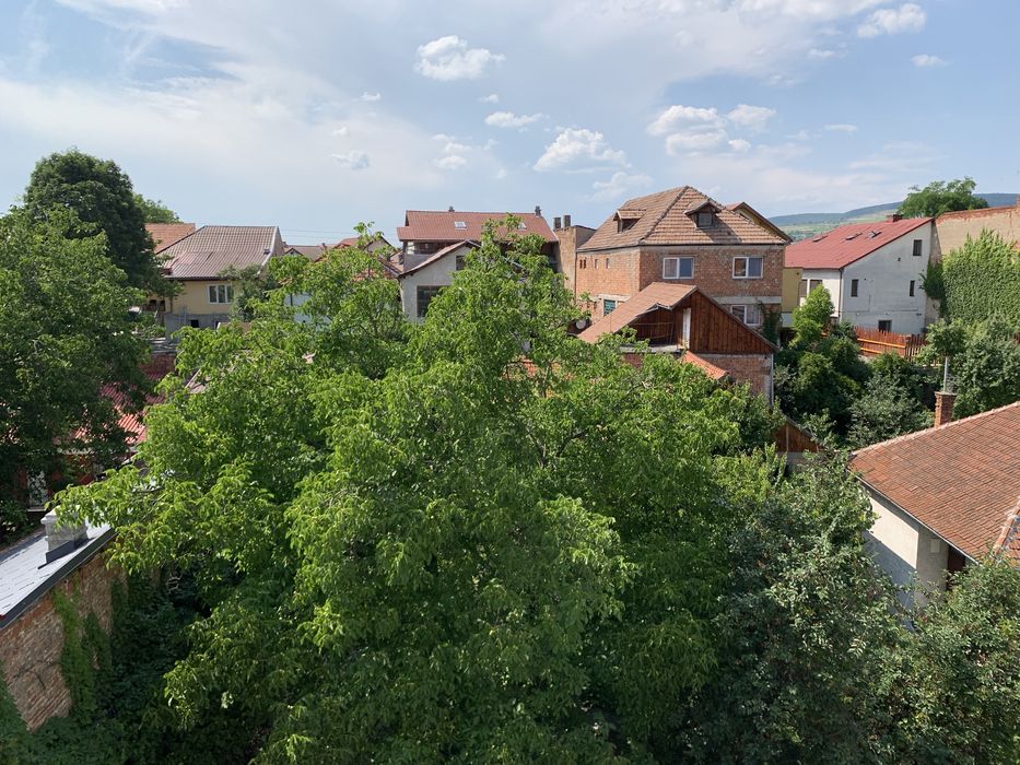 Apartament 3 camere mobilat, decomandat, 100 mp utili + garaj încălzit | Semicentral: Gruia – Str. Cîmpeni