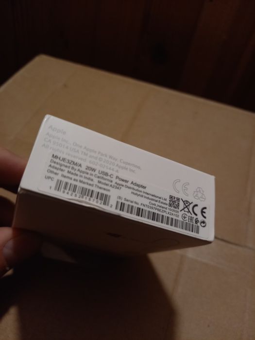 iPhone 16 PRO Natural Titanium + Lake Green MagSafe калъф и зарядно