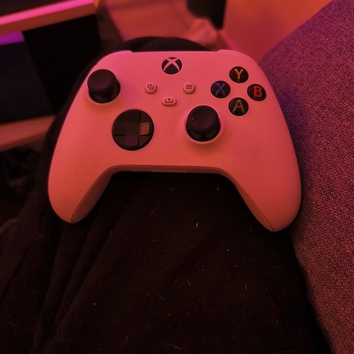 Xbox controller maneta Xbox 150 Ron perfecta cu cadou maneta PS4inclus