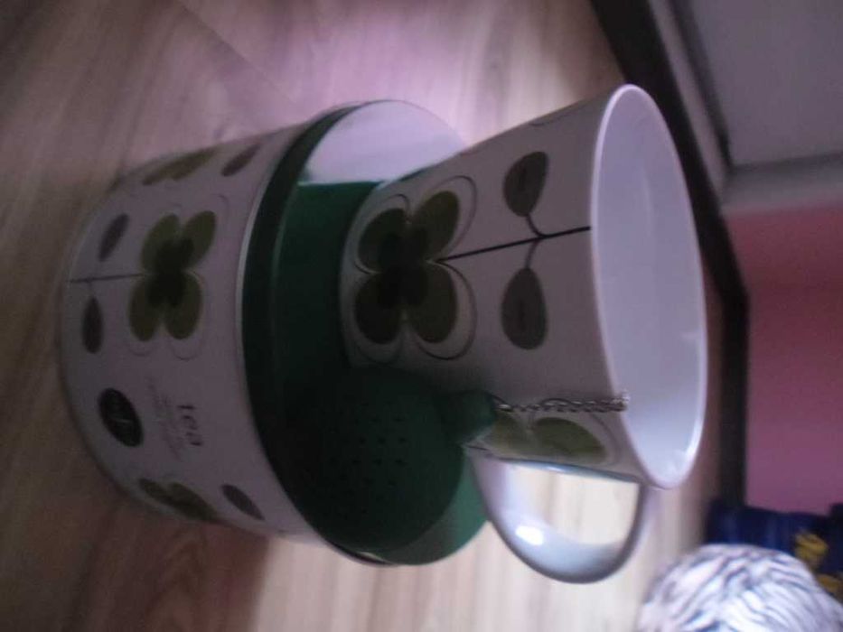 луксозен комплект чаша,цедка и кутия за чай