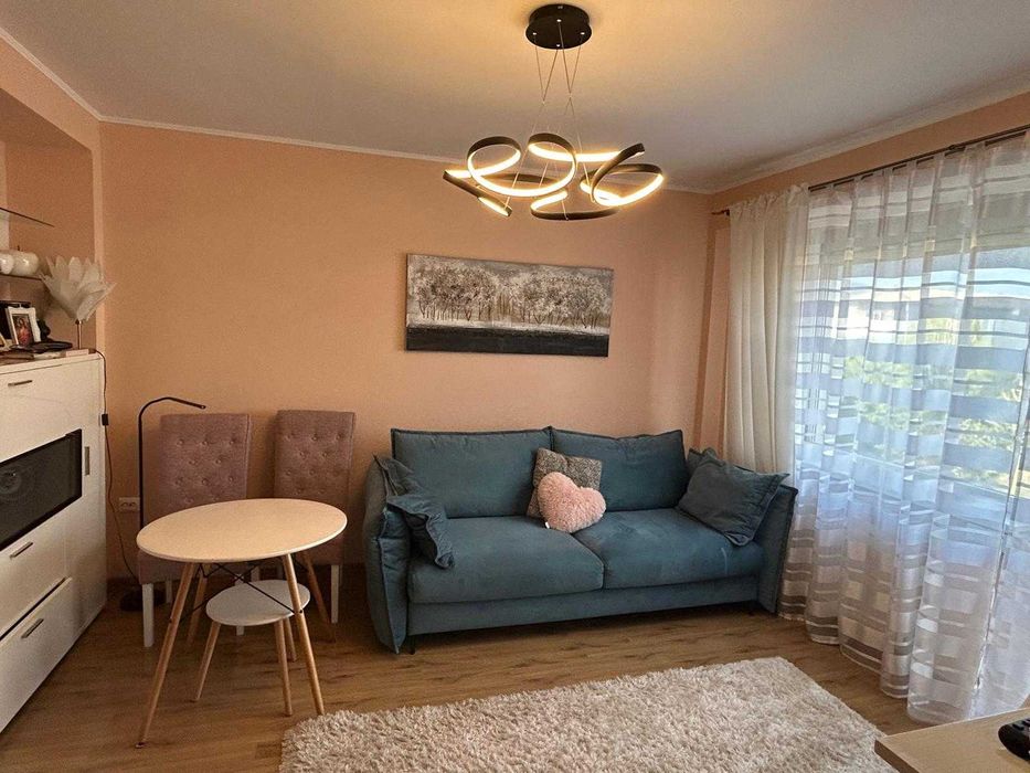 Închiriez apartament