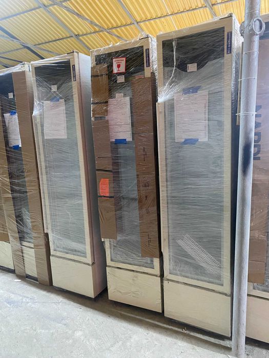 Vitrină verticală Slim 48 cm lățime