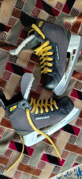 Продам коньки  бауер