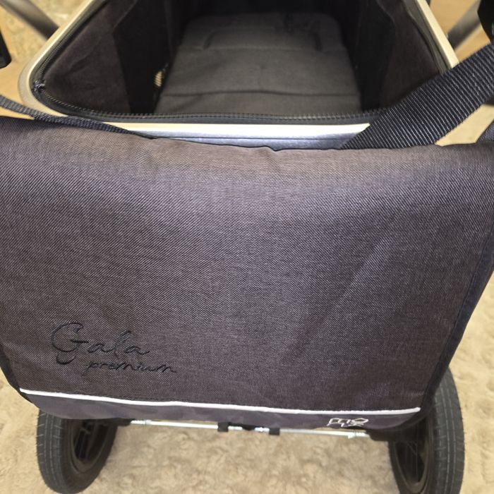 Бебешка количка Мони