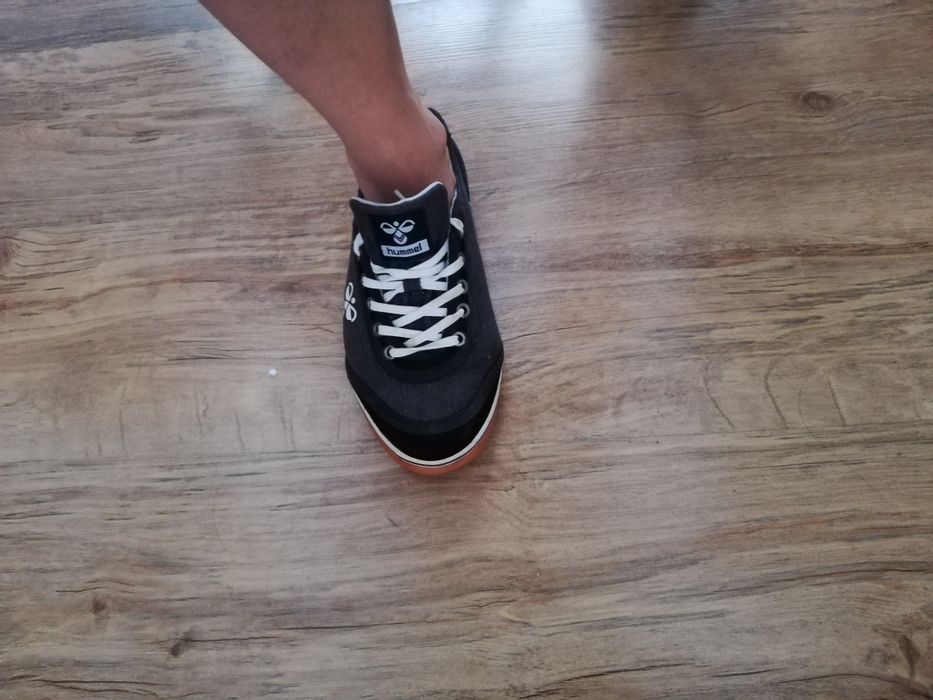 Teniși Hummel, mărimea 36