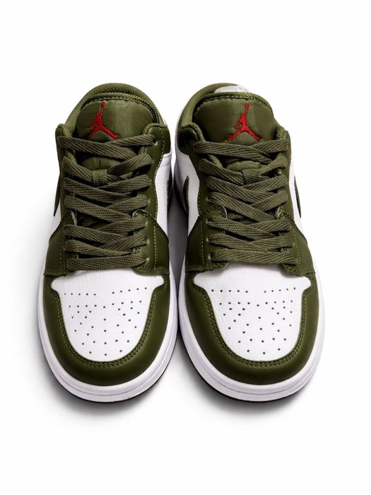 Air Jordan krasovkalari bor