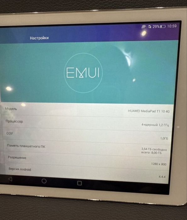 Планшет Huawei с сммкой