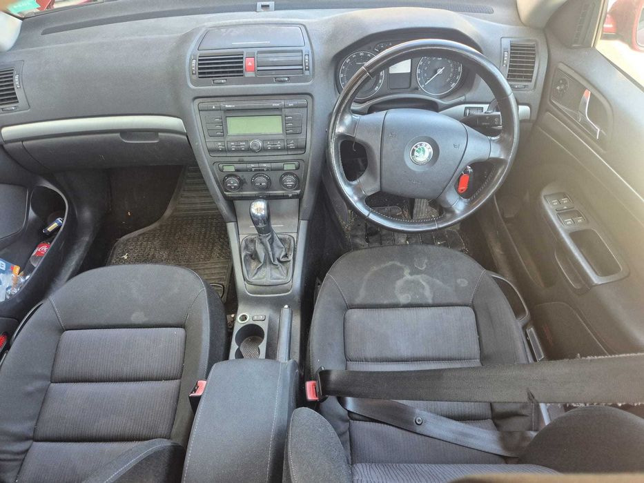 Bara fata / Capota motor Skoda Octavia 2 1.9 BXE 2006