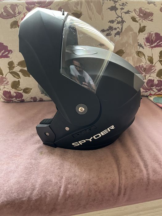 Мото яке, каска, наколенки, ръкавици