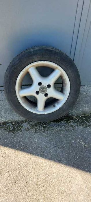 Jenti de aluminiu cu cauciucuri de vara.
