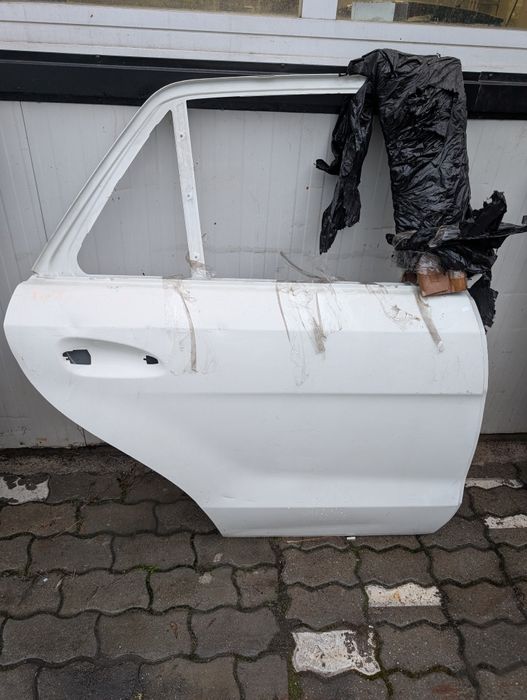 Задна дясна врата Мерцедес гле 166