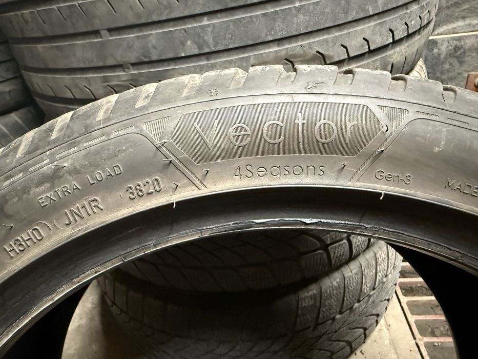 Goodyear 235/45/18