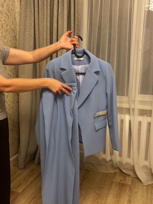 Продам костюм с брюкой