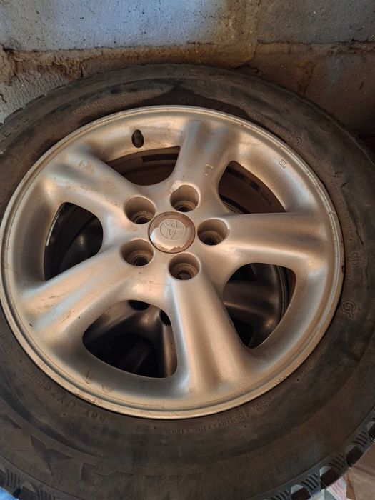 Продам автомобиль тойота авенсис хэтчбек,обьем 1.6