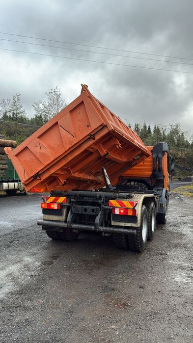 De vînzare basclă mercedes actros an fabricație 2000
