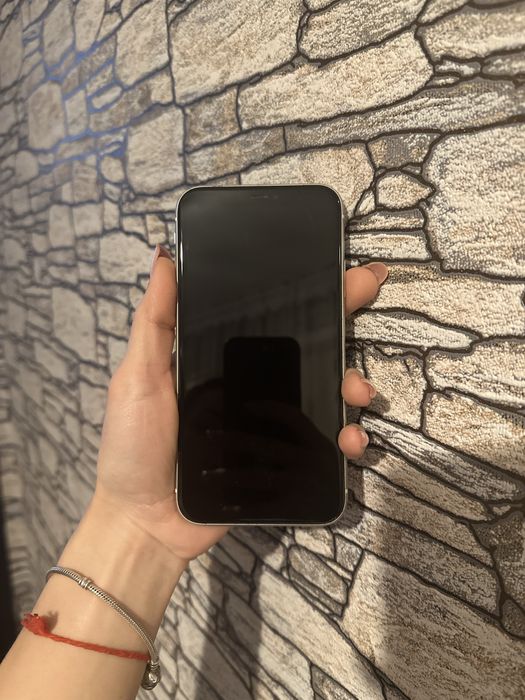 Продам айфон 11