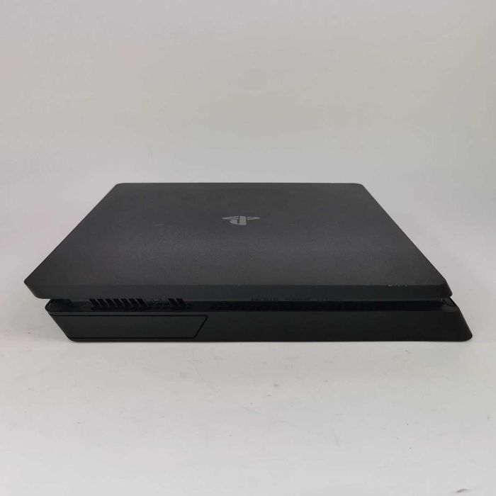 PS4 500GB + 2 Контролера + GTA V + FC 24 + UFC 3