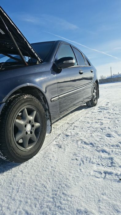 Продаю мерседес с180