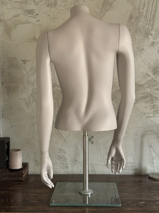 Манекен торс, 2 броя мъжки и 2 дамски. Гъвкави дървени ръце за манекен.