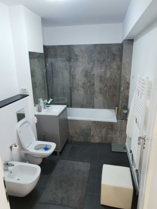 Proprietar Vand apartament 3 camere central