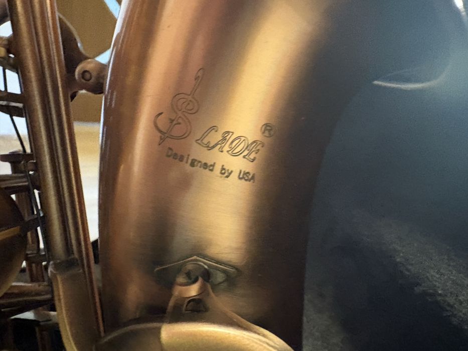 Saxofon:Lade dos igned by USA