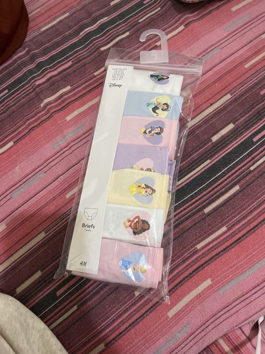 De vanzare, chilotei fetita